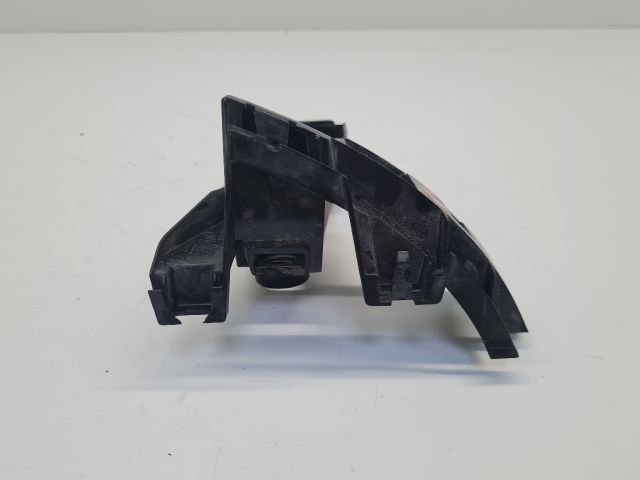 bontott VW GOLF VII Bal hátsó Oldal Lökhárító Tartó (Műanyag)