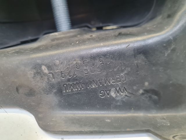 bontott VW GOLF VII Bal Lengőkar Tartó