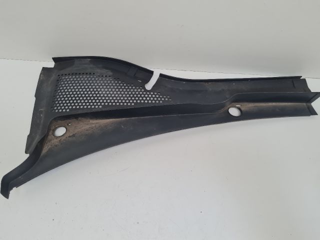 bontott VW GOLF VII Bal Levélrács Záróvég