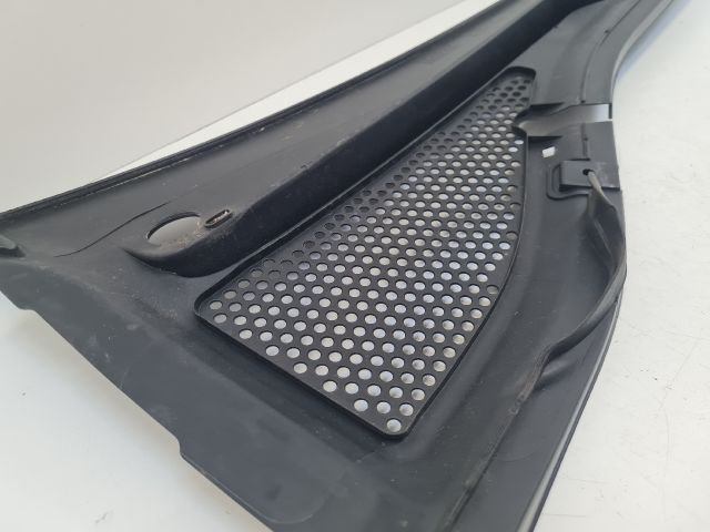 bontott VW GOLF VII Bal Levélrács Záróvég