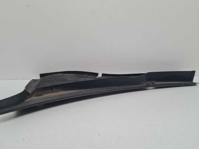 bontott VW GOLF VII Bal Levélrács Záróvég