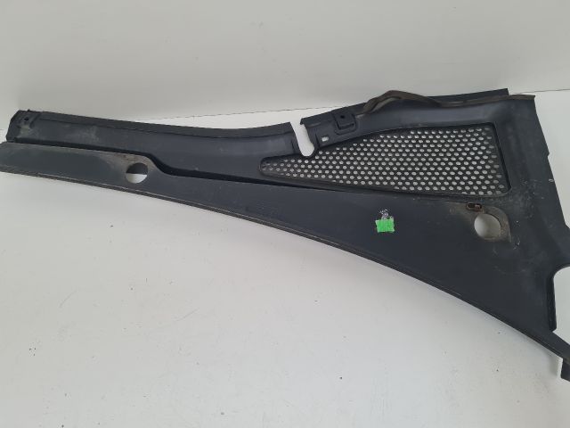 bontott VW GOLF VII Bal Levélrács Záróvég