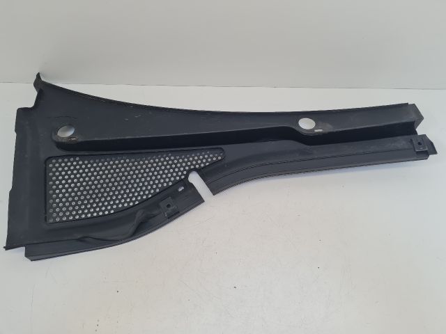 bontott VW GOLF VII Bal Levélrács Záróvég