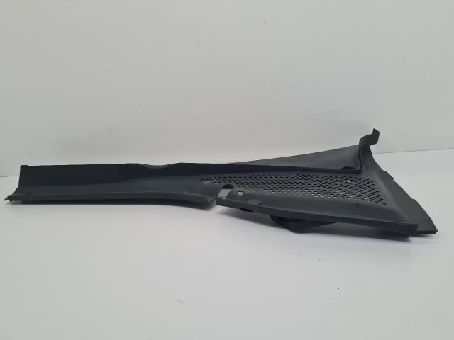 bontott VW GOLF VII Bal Levélrács Záróvég