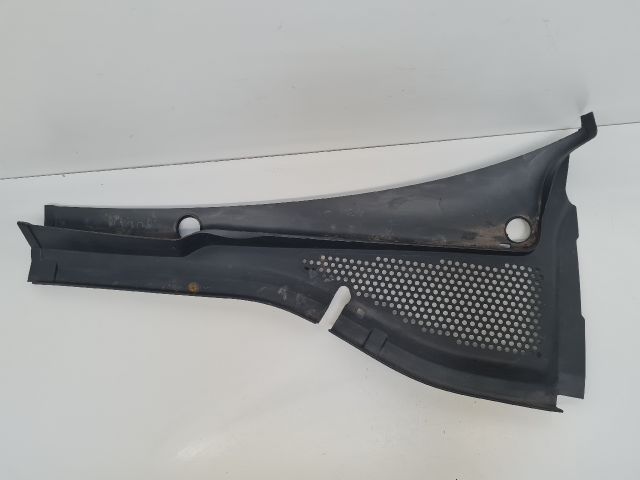 bontott VW GOLF VII Bal Levélrács Záróvég