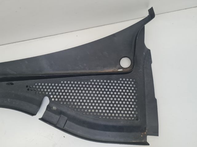 bontott VW GOLF VII Bal Levélrács Záróvég