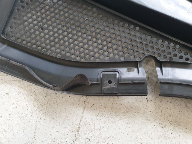 bontott VW GOLF VII Bal Levélrács Záróvég