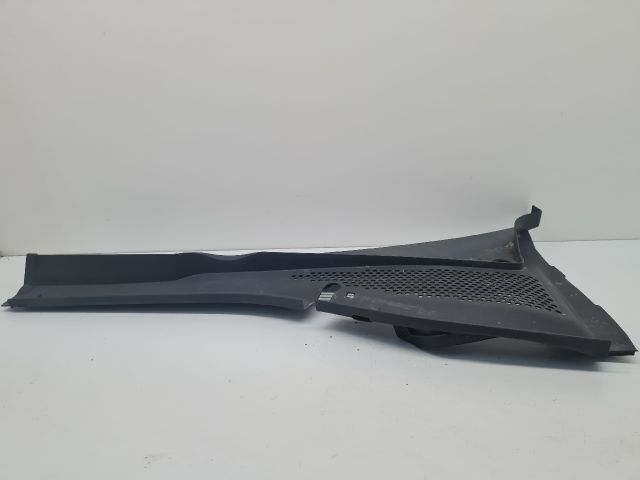 bontott VW GOLF VII Bal Levélrács Záróvég