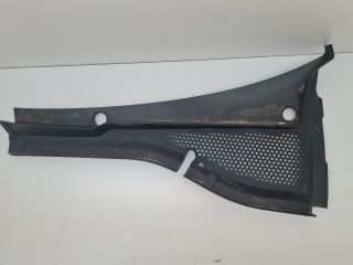 bontott VW GOLF VII Bal Levélrács Záróvég