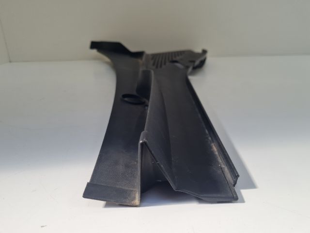 bontott VW GOLF VII Bal Levélrács Záróvég