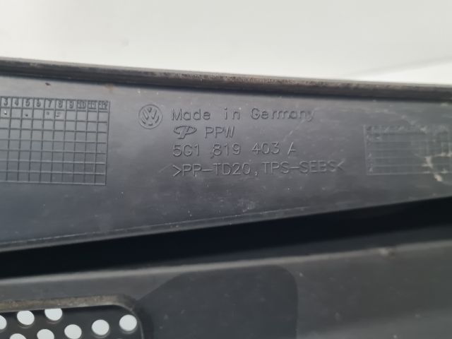 bontott VW GOLF VII Bal Levélrács Záróvég