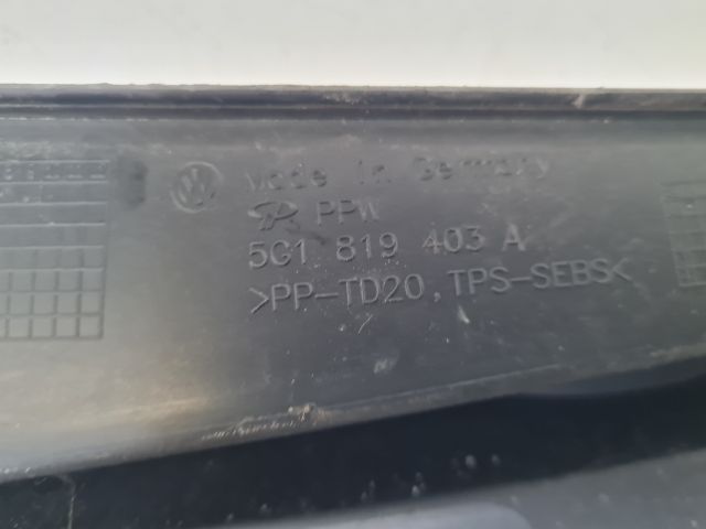 bontott VW GOLF VII Bal Levélrács Záróvég