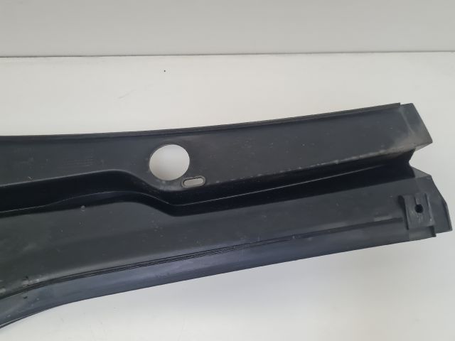 bontott VW GOLF VII Bal Levélrács Záróvég