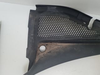 bontott VW GOLF VII Bal Levélrács Záróvég