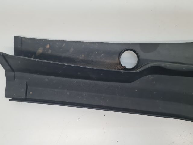 bontott VW GOLF VII Bal Levélrács Záróvég