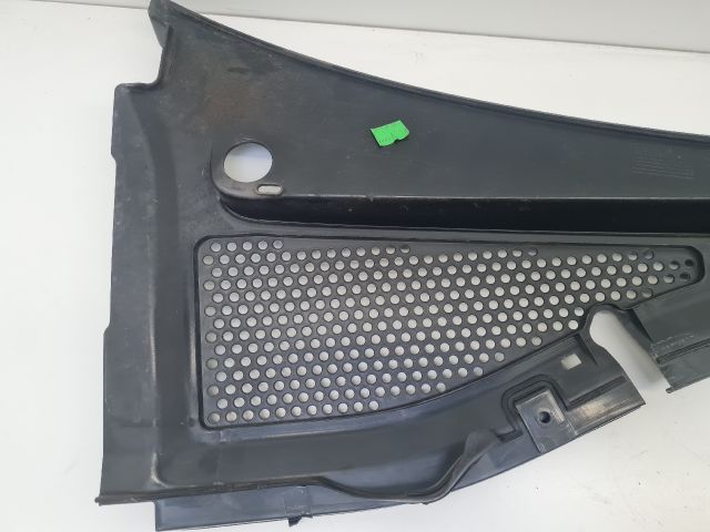 bontott VW GOLF VII Bal Levélrács Záróvég