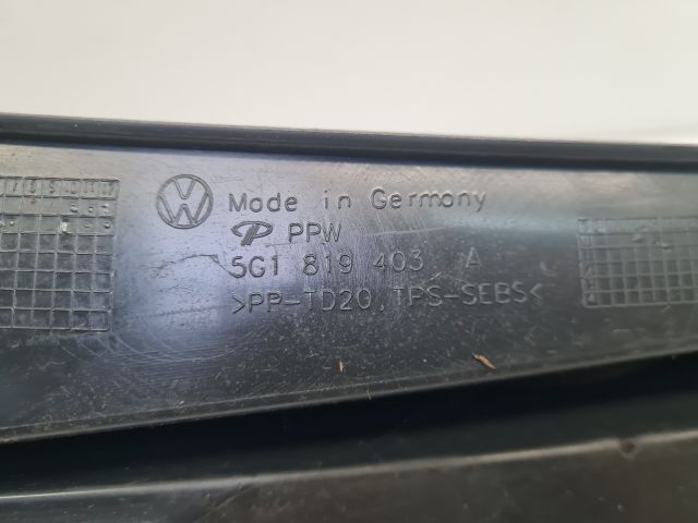 bontott VW GOLF VII Bal Levélrács Záróvég