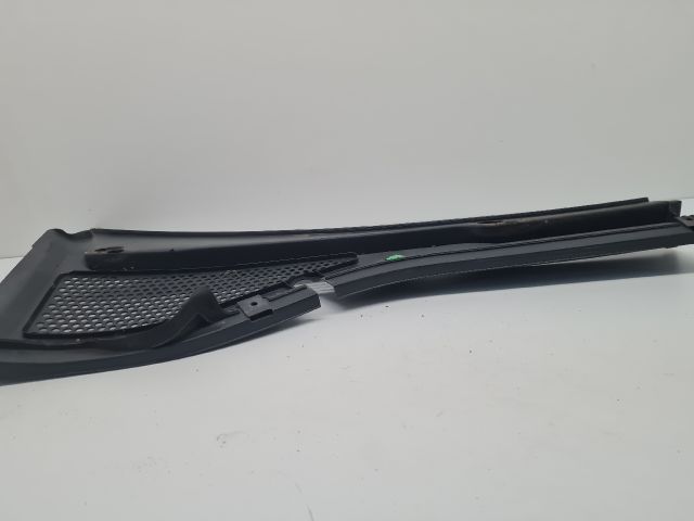 bontott VW GOLF VII Bal Levélrács Záróvég