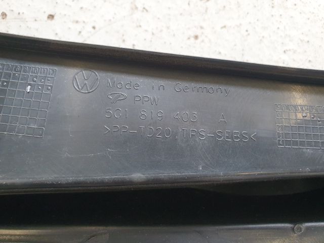 bontott VW GOLF VII Bal Levélrács Záróvég