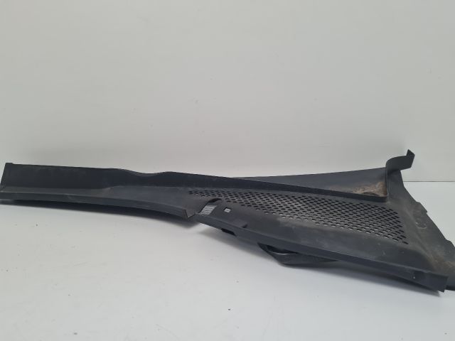 bontott VW GOLF VII Bal Levélrács Záróvég