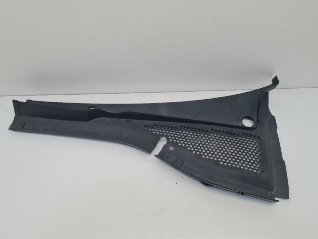 bontott VW GOLF VII Bal Levélrács Záróvég