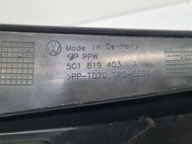 bontott VW GOLF VII Bal Levélrács Záróvég