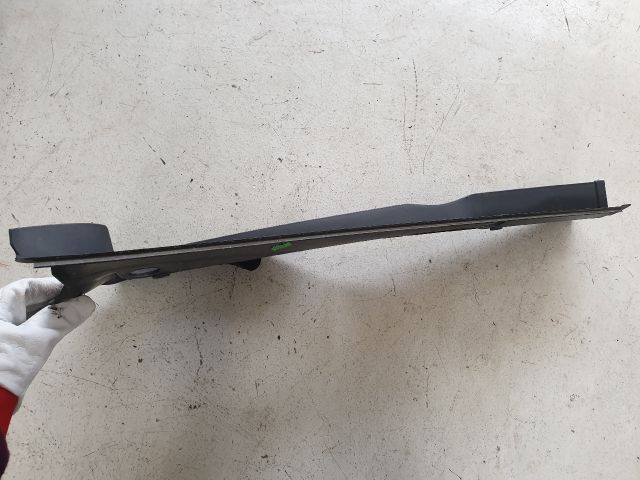 bontott VW GOLF VII Bal Levélrács Záróvég