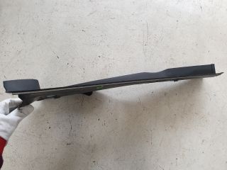 bontott VW GOLF VII Bal Levélrács Záróvég