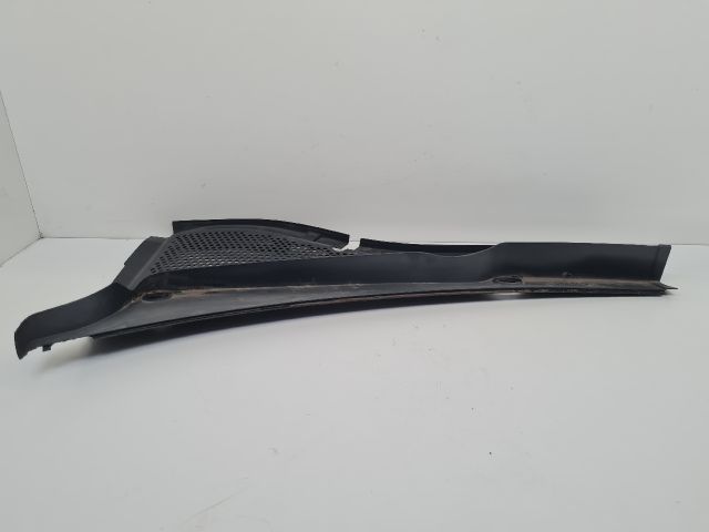 bontott VW GOLF VII Bal Levélrács Záróvég