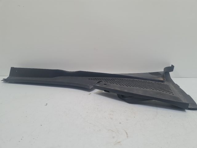 bontott VW GOLF VII Bal Levélrács Záróvég