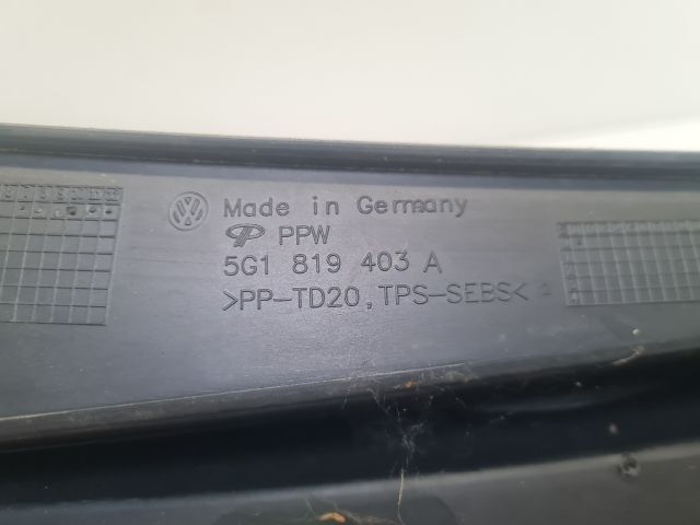 bontott VW GOLF VII Bal Levélrács Záróvég