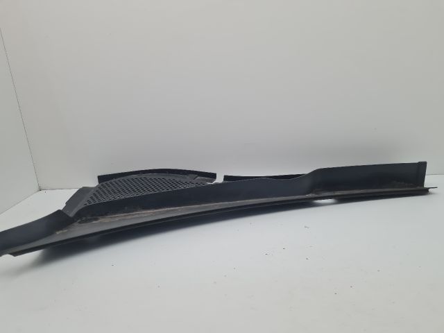 bontott VW GOLF VII Bal Levélrács Záróvég