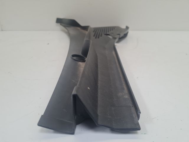 bontott VW GOLF VII Bal Levélrács Záróvég