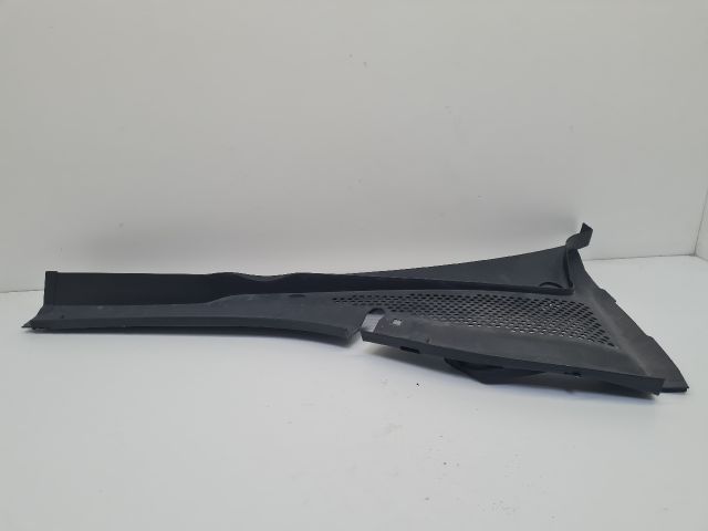 bontott VW GOLF VII Bal Levélrács Záróvég