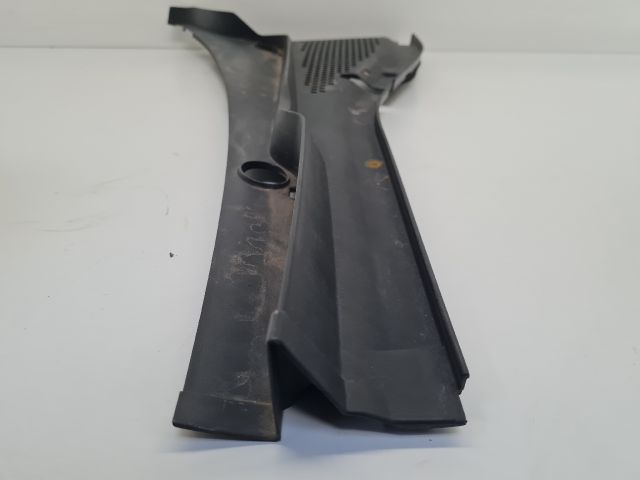 bontott VW GOLF VII Bal Levélrács Záróvég