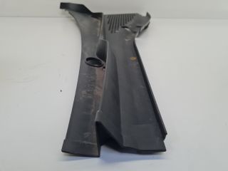 bontott VW GOLF VII Bal Levélrács Záróvég