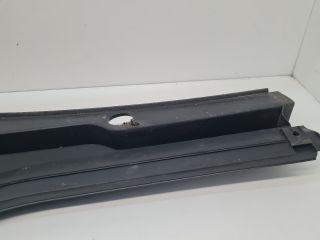 bontott VW GOLF VII Bal Levélrács Záróvég