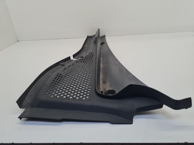 bontott VW GOLF VII Bal Levélrács Záróvég