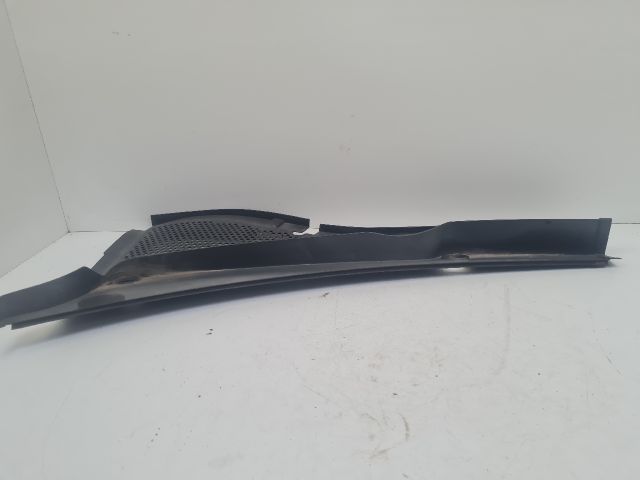 bontott VW GOLF VII Bal Levélrács Záróvég