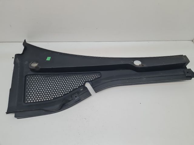 bontott VW GOLF VII Bal Levélrács Záróvég