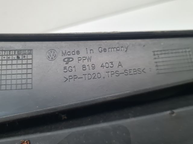 bontott VW GOLF VII Bal Levélrács Záróvég