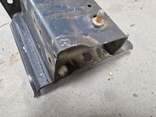 bontott VW GOLF VII Bal Lökhárító Tartó Nyúlványvég