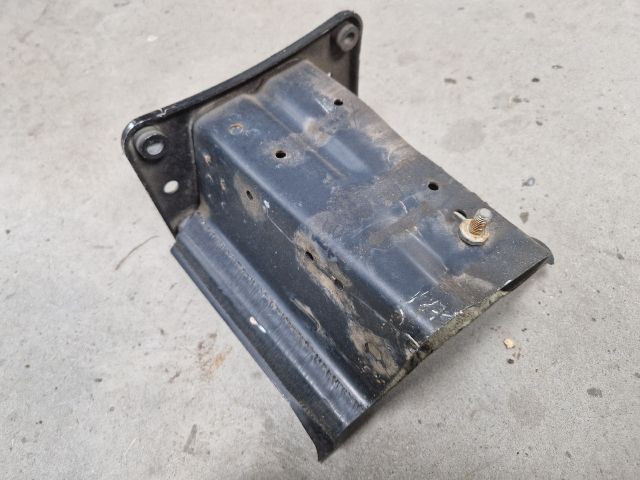 bontott VW GOLF VII Bal Lökhárító Tartó Nyúlványvég