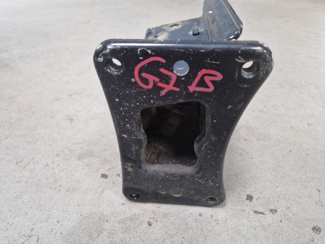 bontott VW GOLF VII Bal Lökhárító Tartó Nyúlványvég