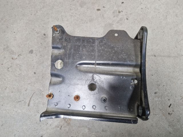 bontott VW GOLF VII Bal Lökhárító Tartó Nyúlványvég