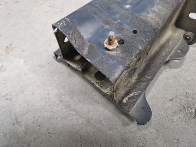 bontott VW GOLF VII Bal Lökhárító Tartó Nyúlványvég