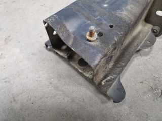 bontott VW GOLF VII Bal Lökhárító Tartó Nyúlványvég