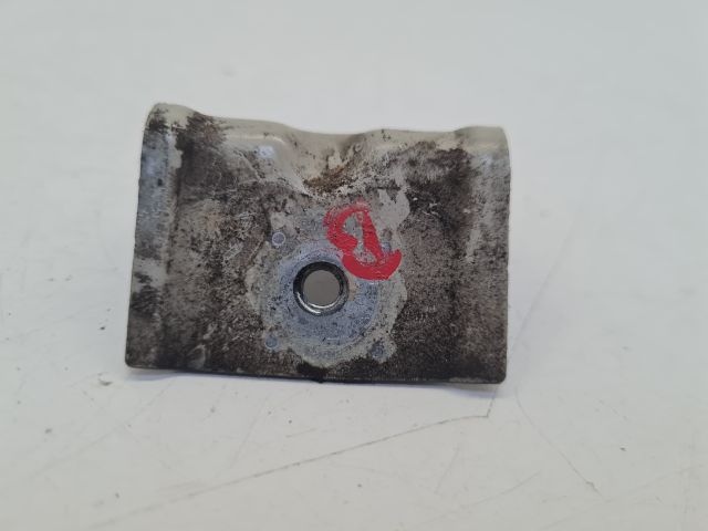 bontott VW GOLF VII Bal Sárvédő Oldaltartó