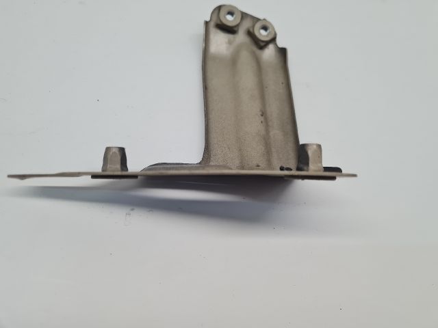 bontott VW GOLF VII Bal Sárvédő Oldaltartó