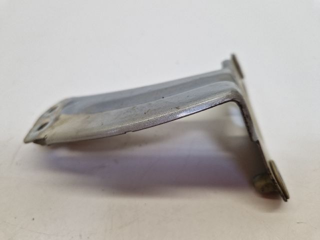 bontott VW GOLF VII Bal Sárvédő Oldaltartó